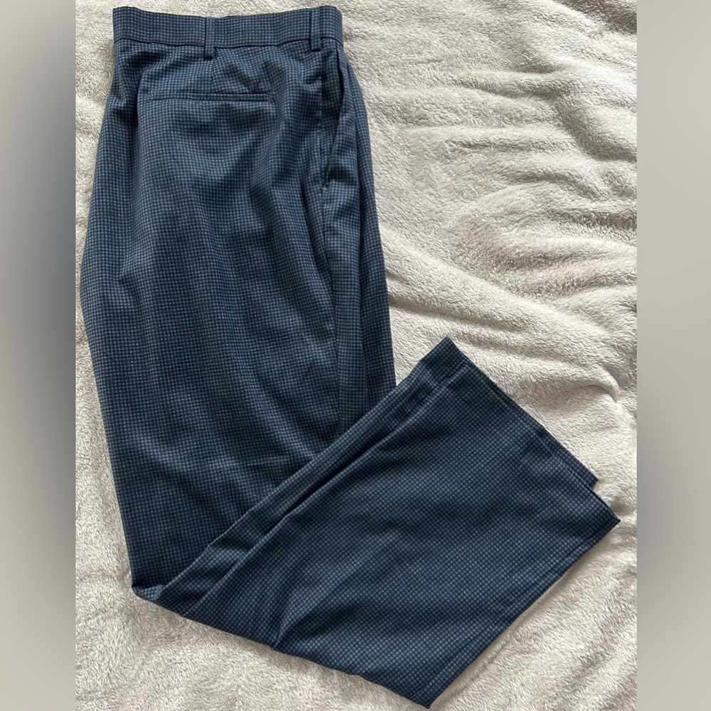 Greg Norman Collection Blue Golf Slacks (40x32)
